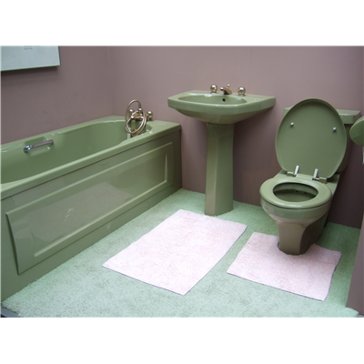 an image of an avocado green bathroom suite