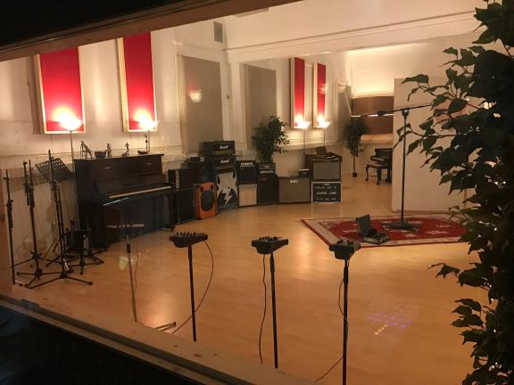 an image of a recording studio